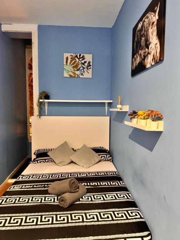 Rooms In Spacious Apartment In City Center Barcelona Exterior photo