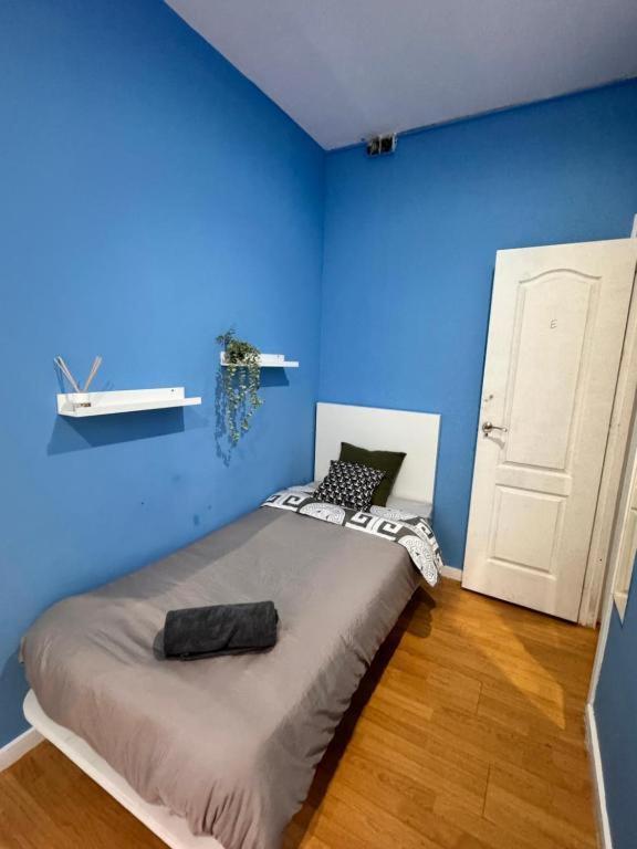 Rooms In Spacious Apartment In City Center Barcelona Exterior photo